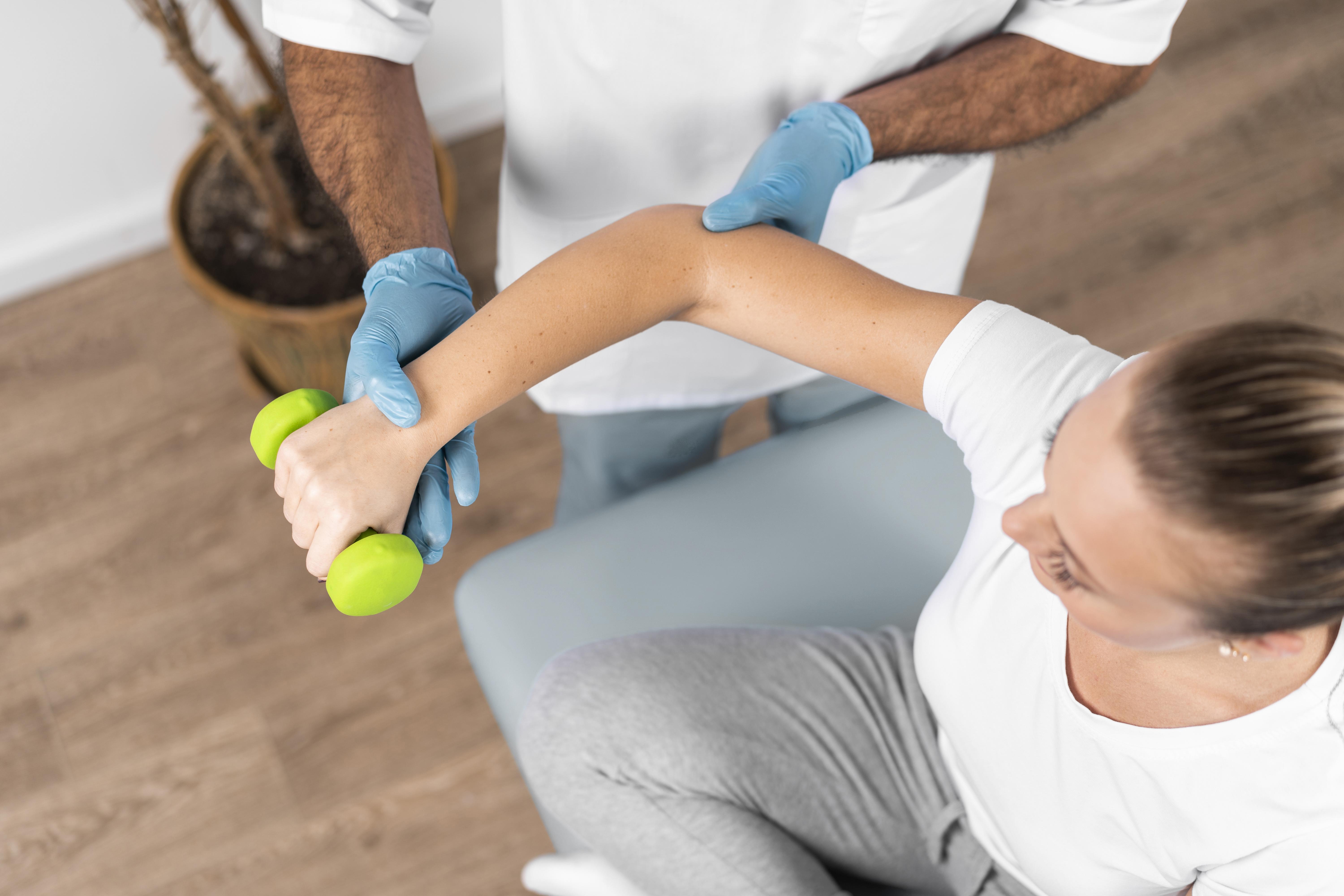 Donuk Omuz Manuel Terapi ve Rehabilitasyonu